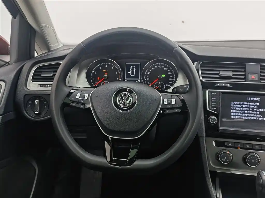 VOLKSWAGEN GOLF