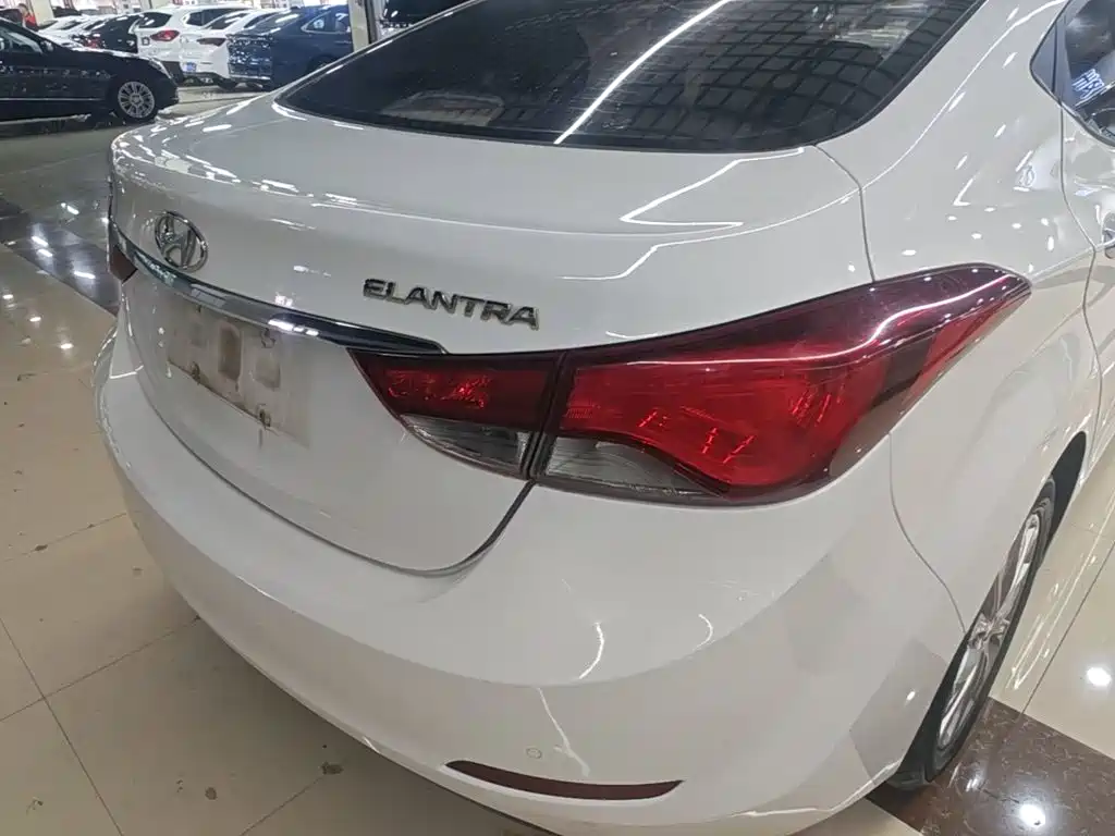 Hyundai Elantra Langdong — миниатюра 8