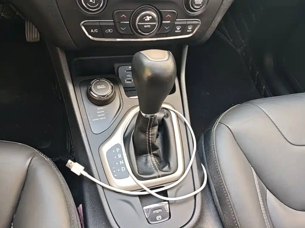Jeep Cherokee — миниатюра 14