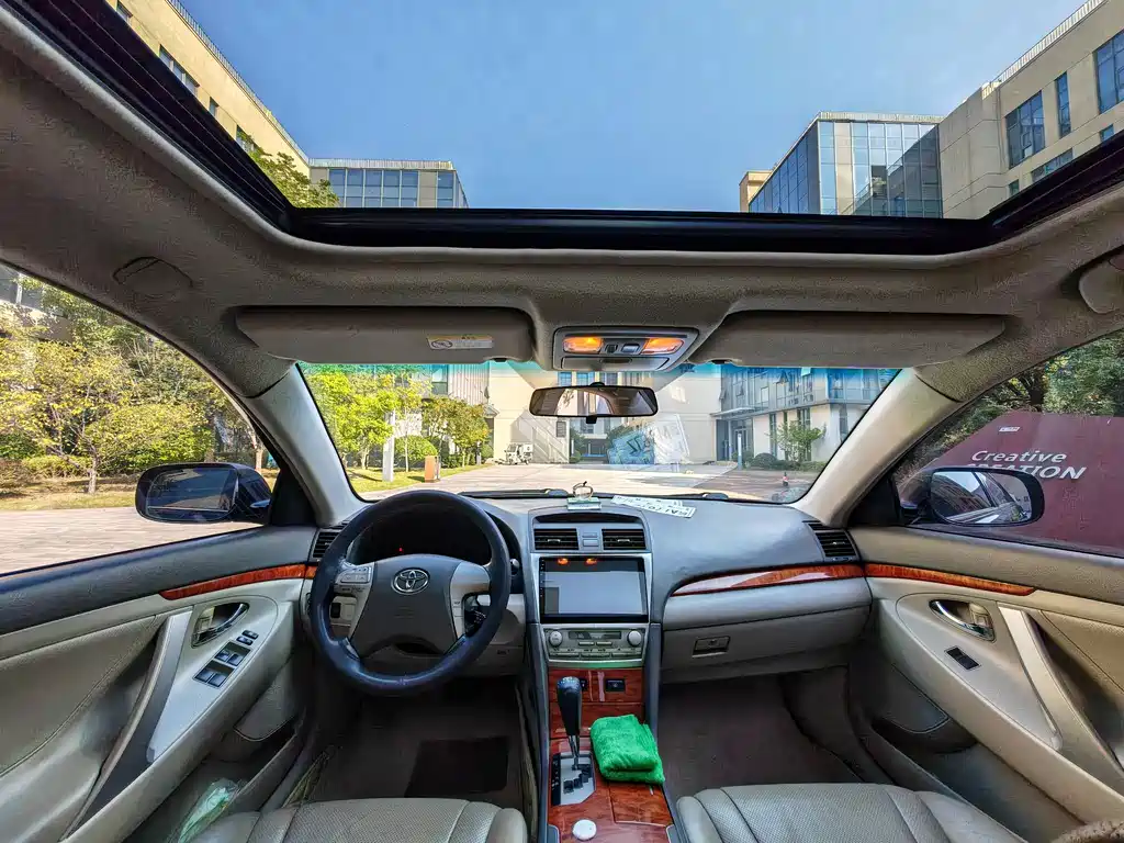 Toyota Camry — миниатюра 8