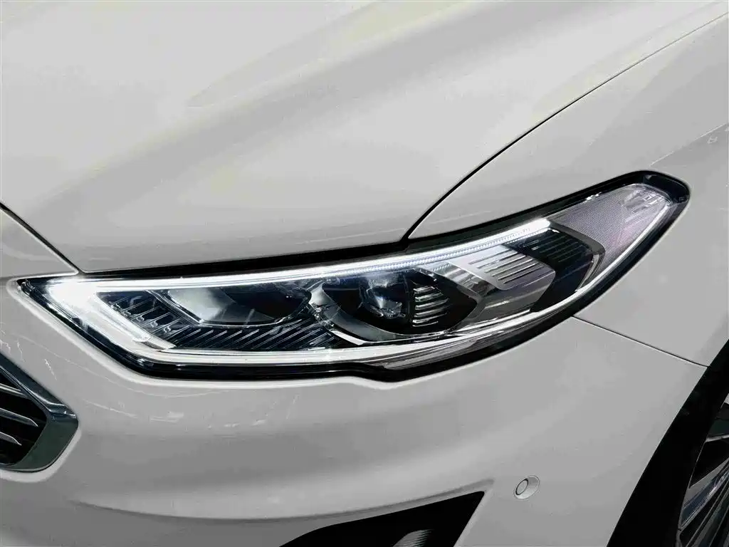Ford Mondeo — миниатюра 11