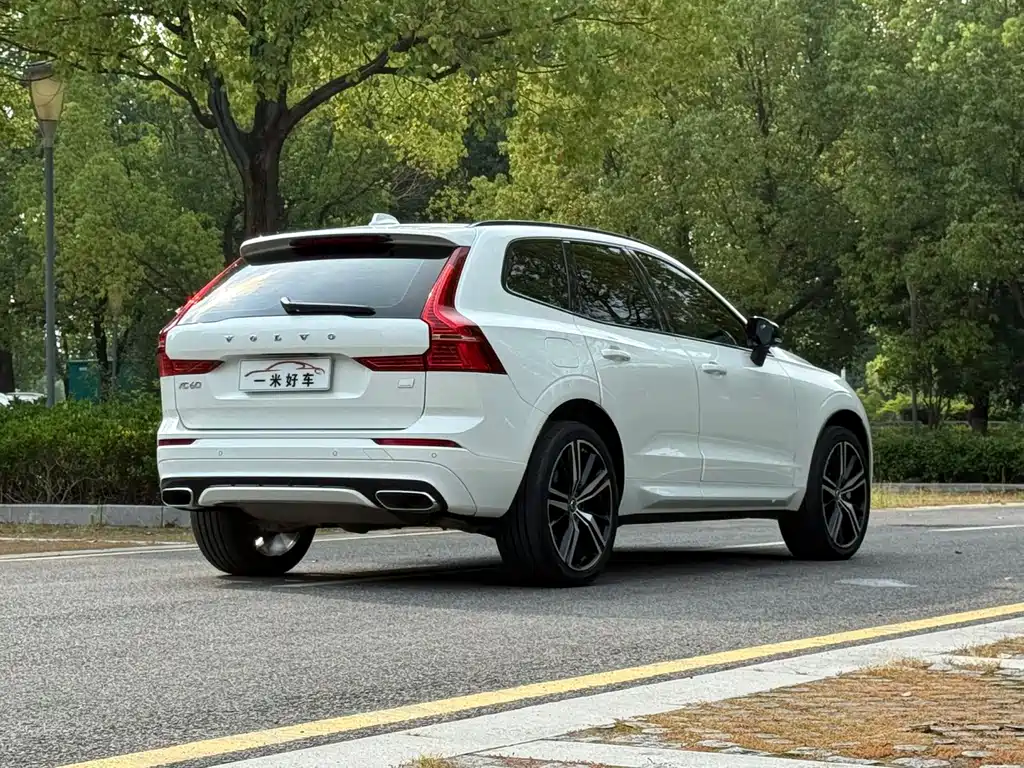 Volvo XC60 PHEV — миниатюра 7