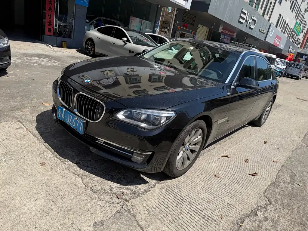 BMW 7 Series — миниатюра 2