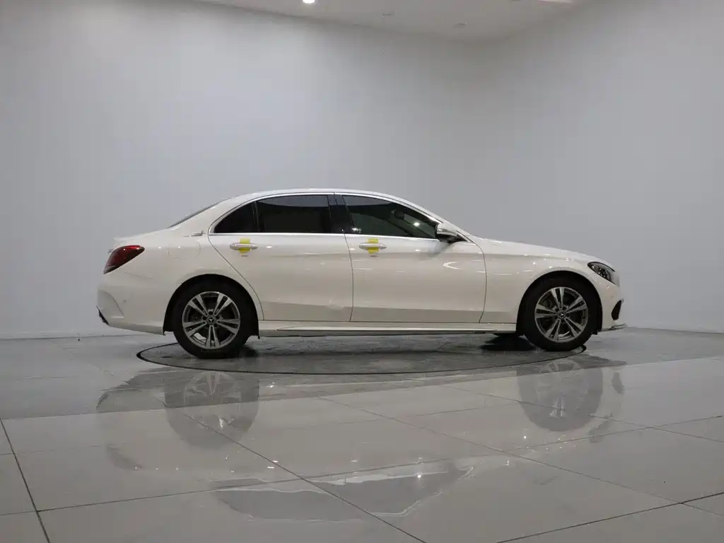 Mercedes-Benz C-Class — миниатюра 7