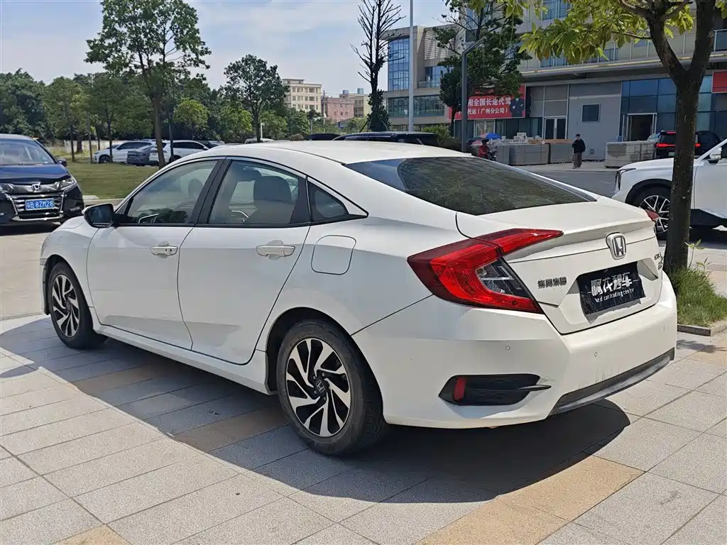 Honda Civic — миниатюра 10