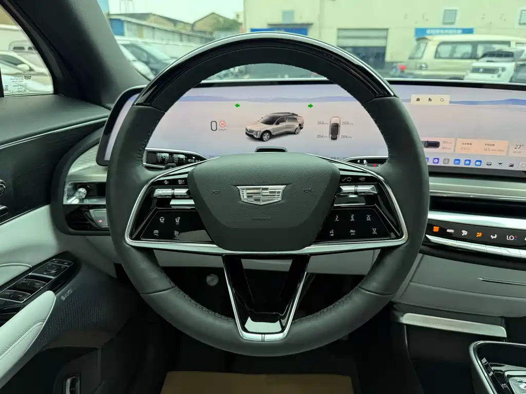 Cadillac IQ 2022 Luxury