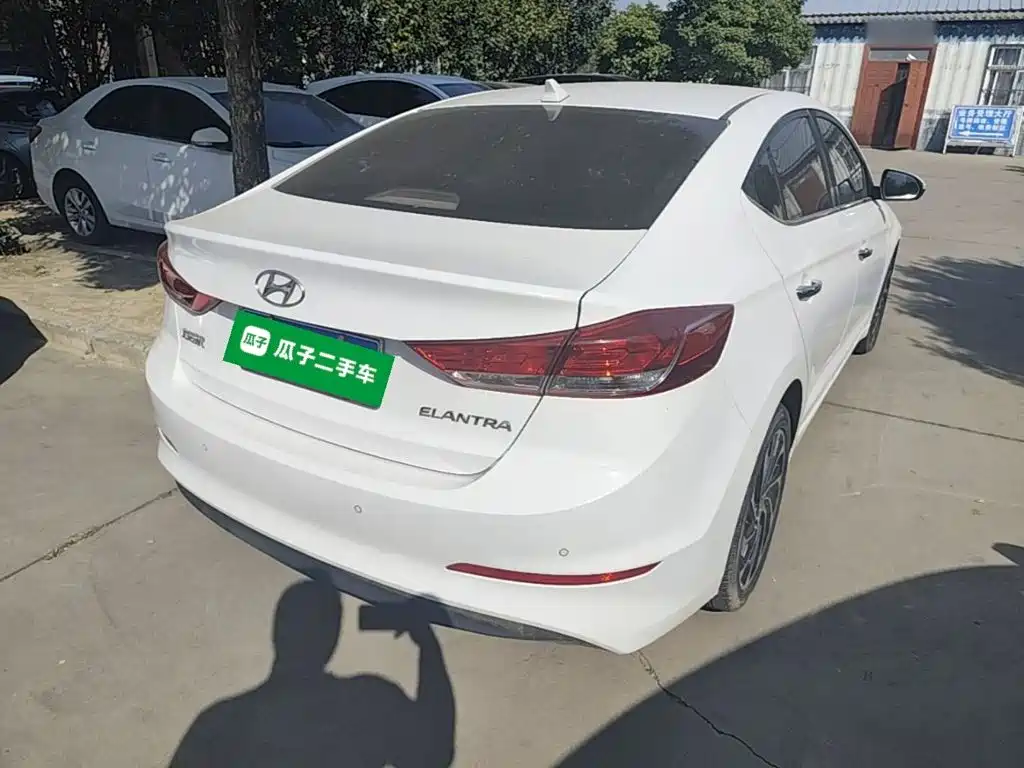 Hyundai Elantra — миниатюра 7