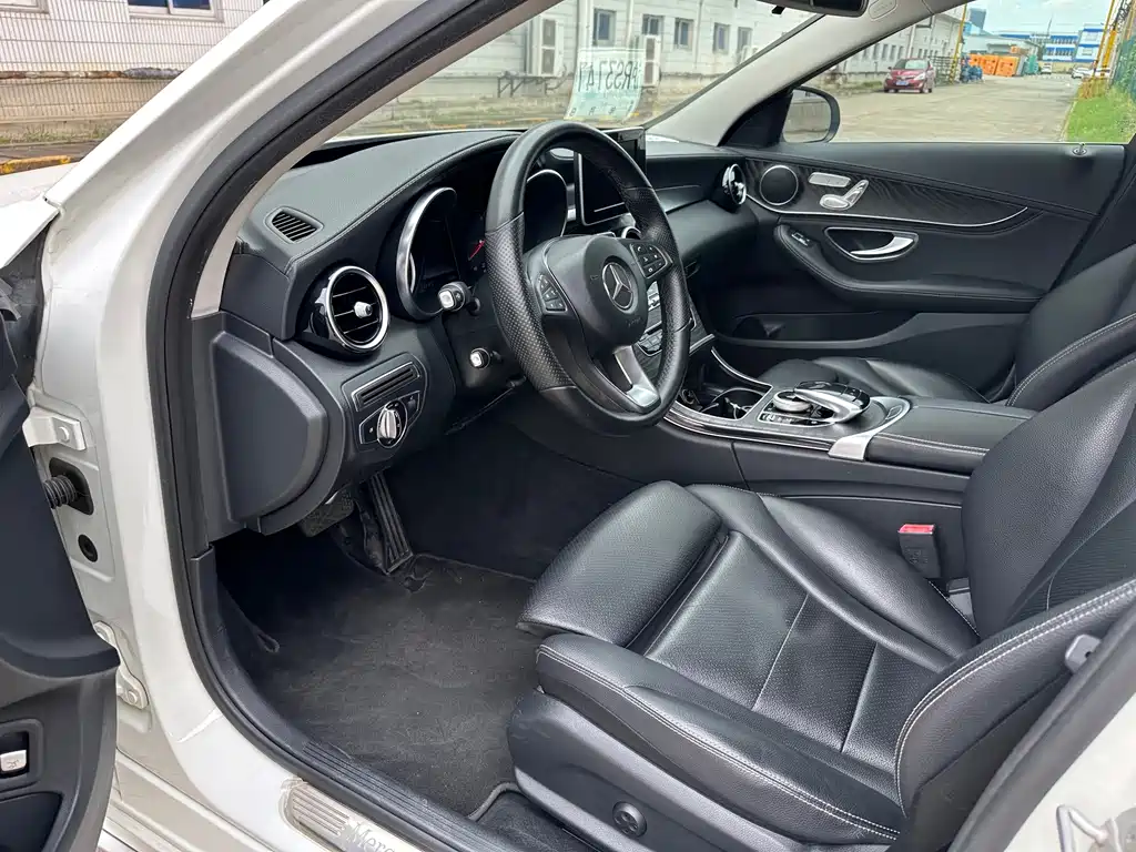 Mercedes-Benz C-Class — миниатюра 4