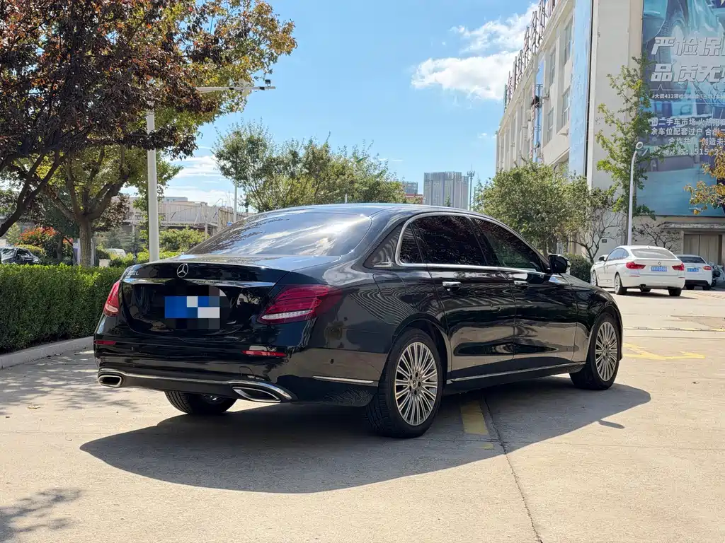 Mercedes-Benz E-Class — миниатюра 5