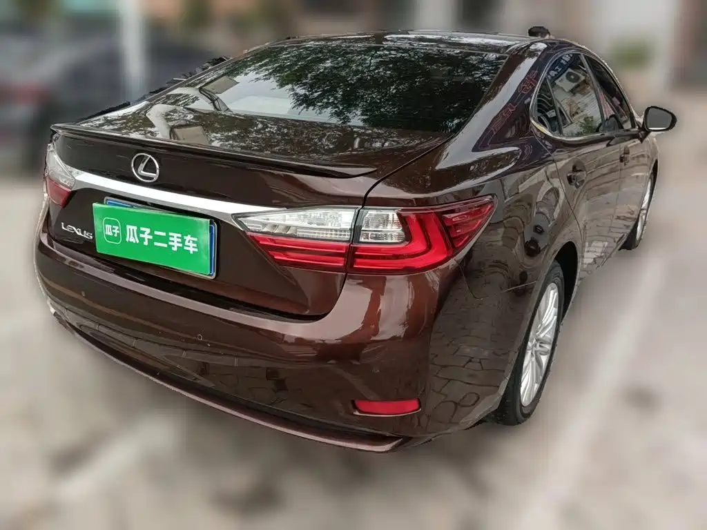 Lexus ES — миниатюра 6