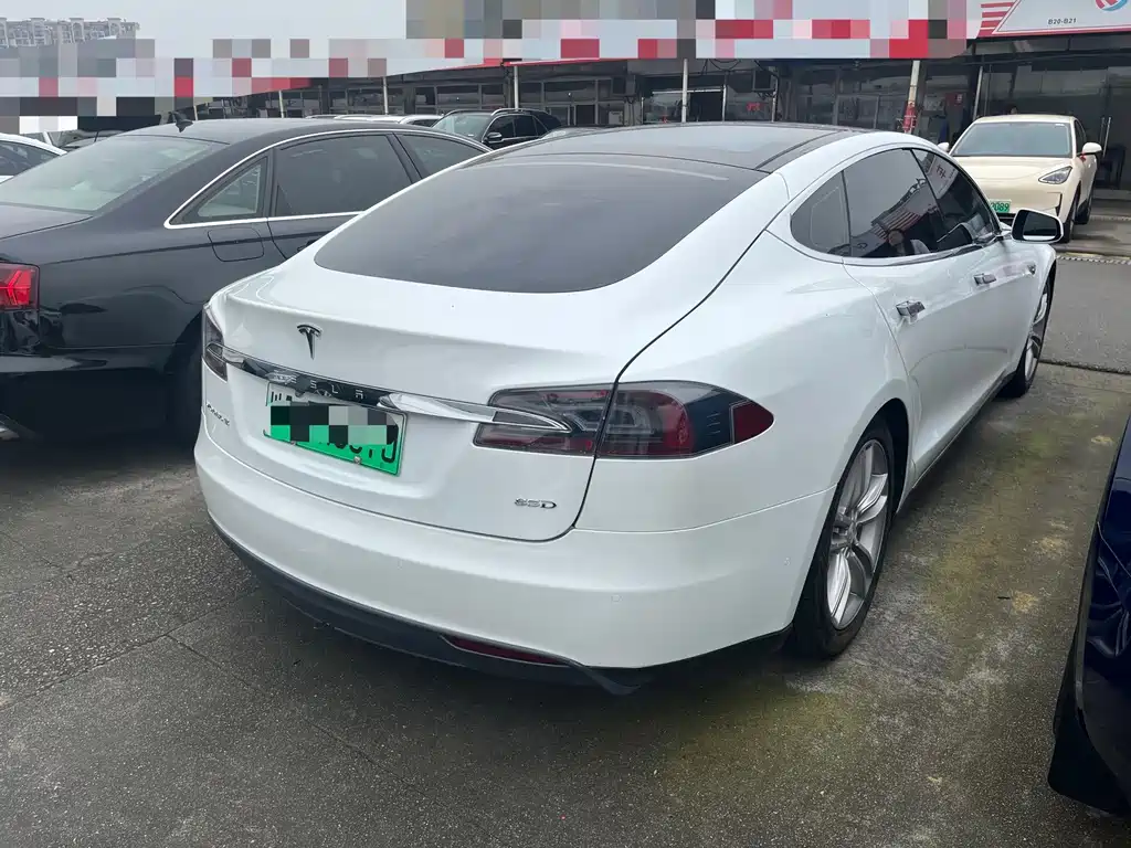 Tesla Model S — миниатюра 8