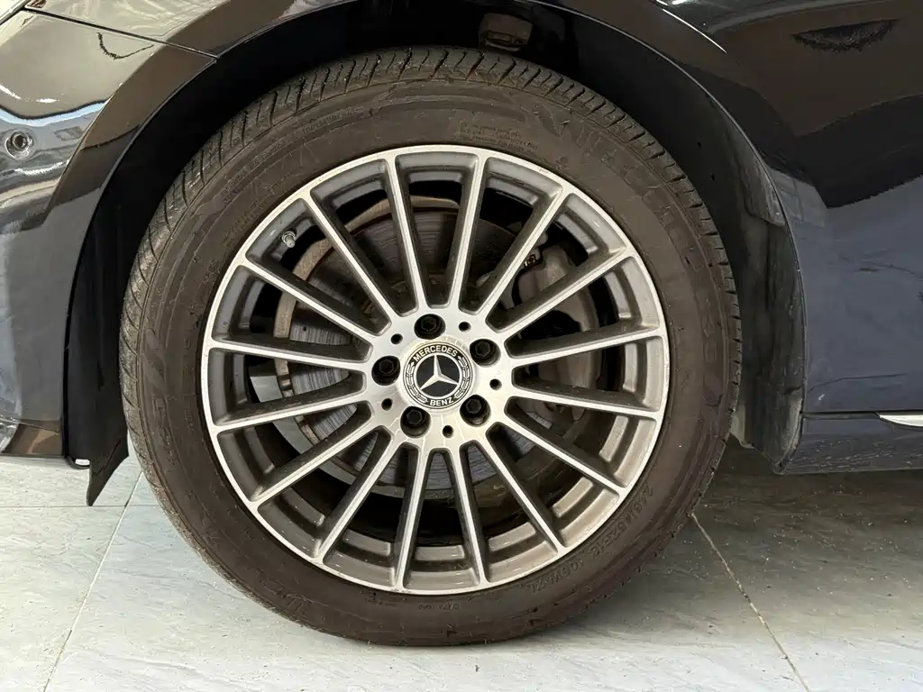 Mercedes-Benz E-Class — миниатюра 13