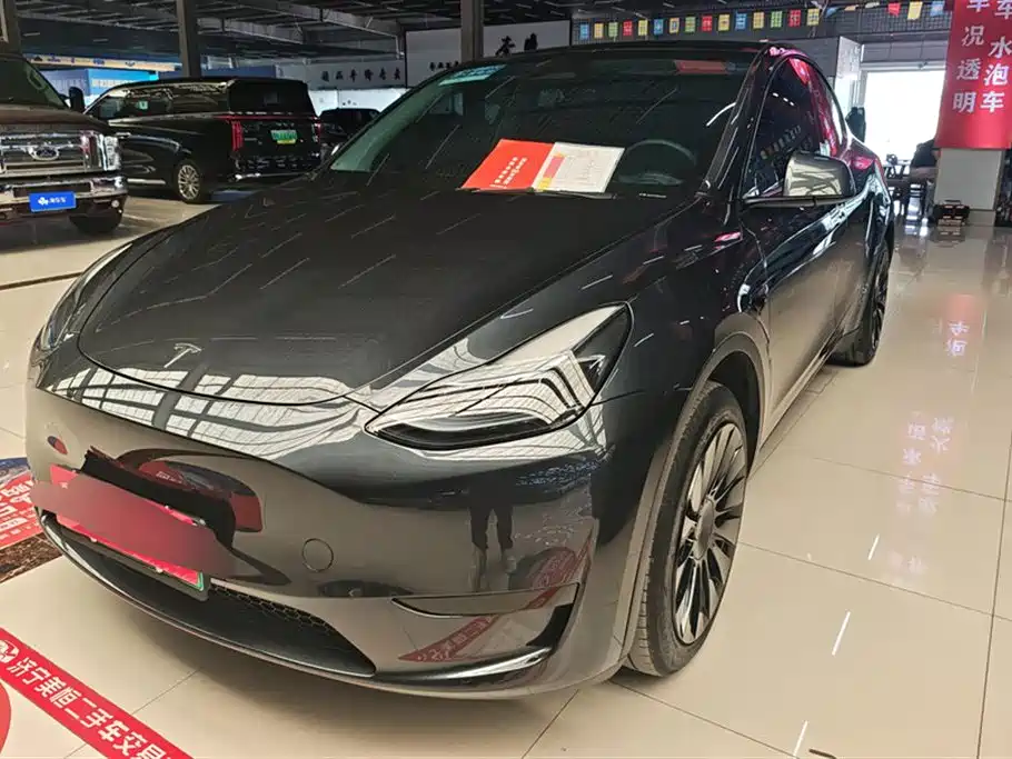 Tesla Model Y 2025