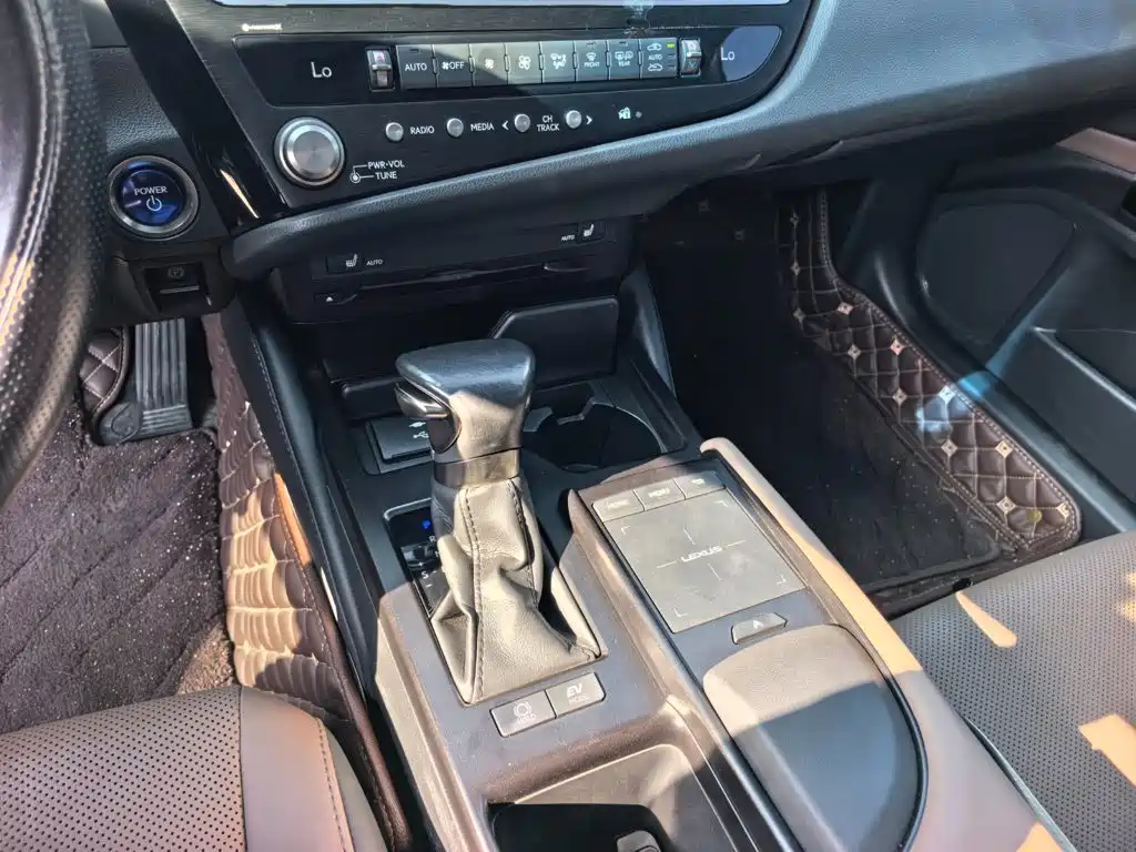 Lexus ES — миниатюра 13