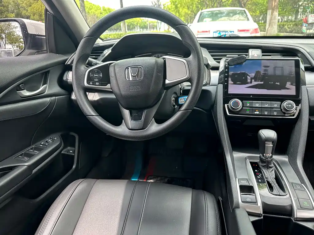 Honda Civic — миниатюра 10