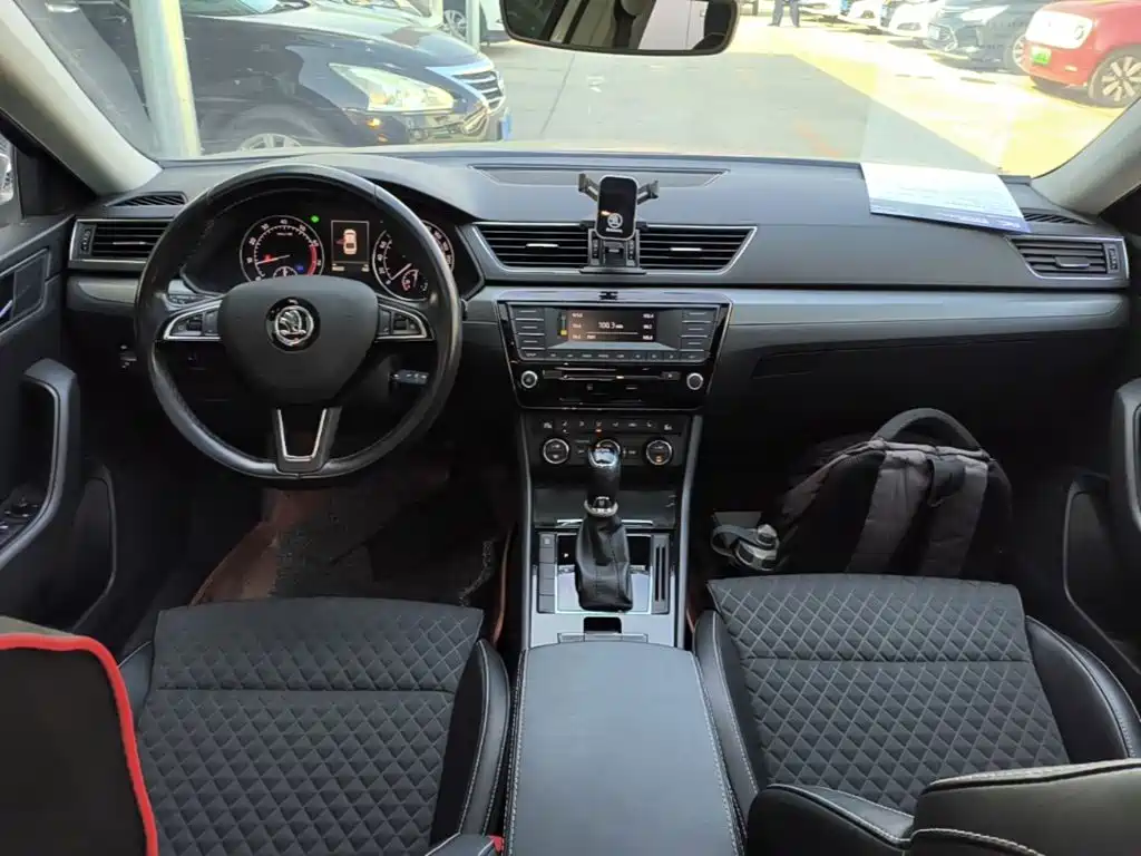 Skoda Superb — миниатюра 10