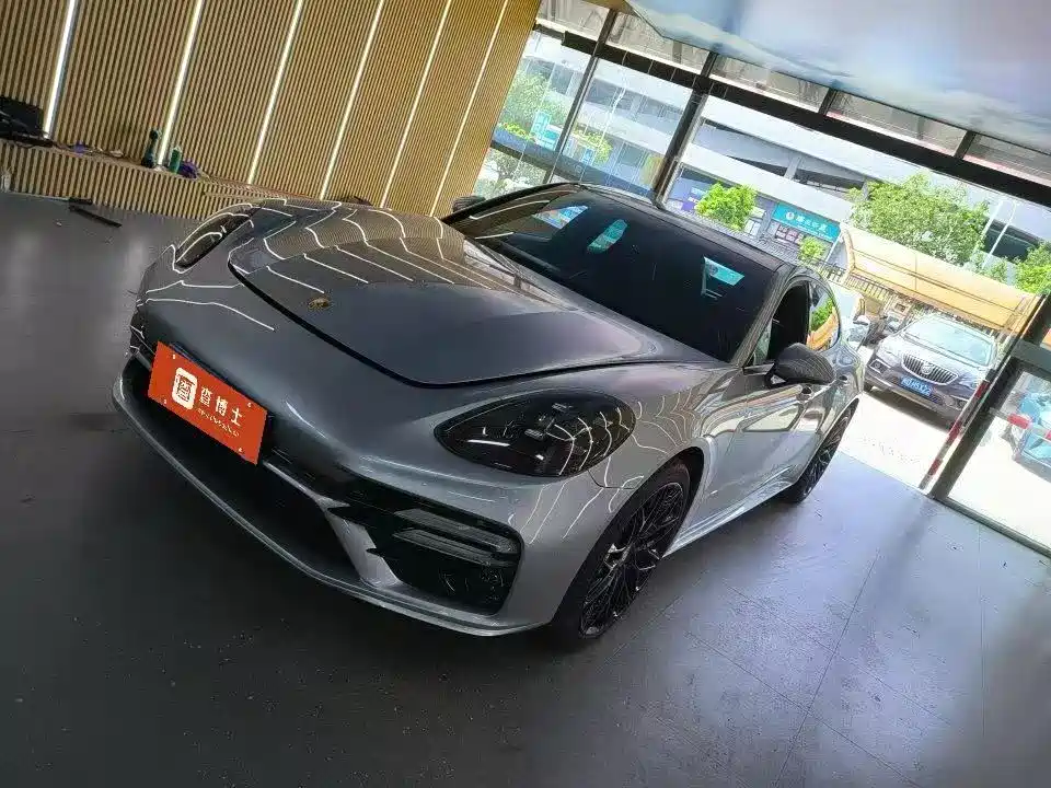 Porsche Panamera 2021