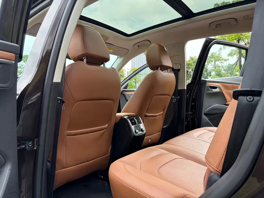 Borgward BX7 — миниатюра 8