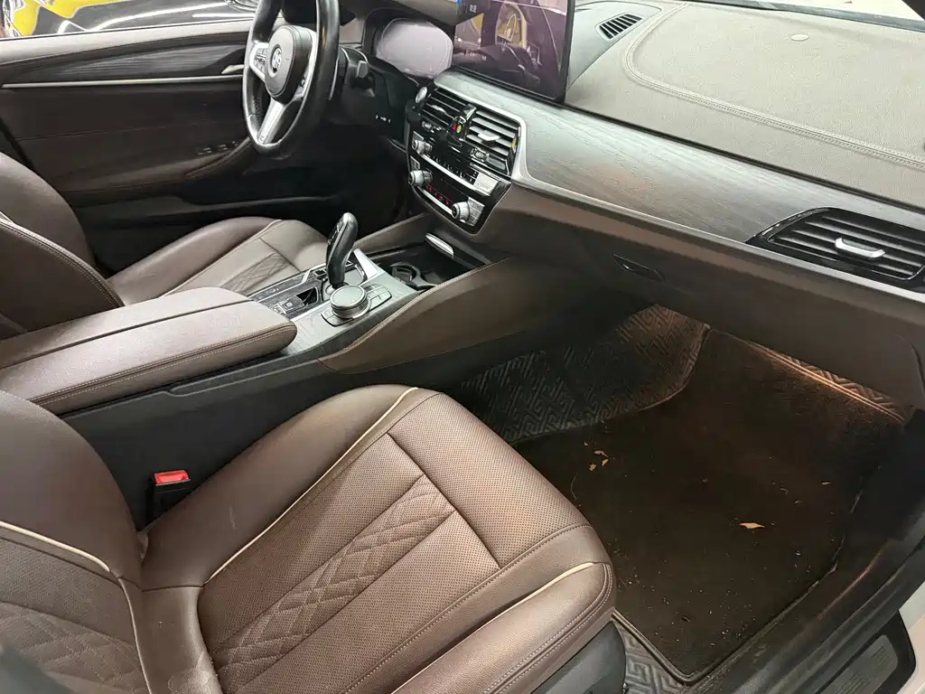 BMW 5 Series — миниатюра 2