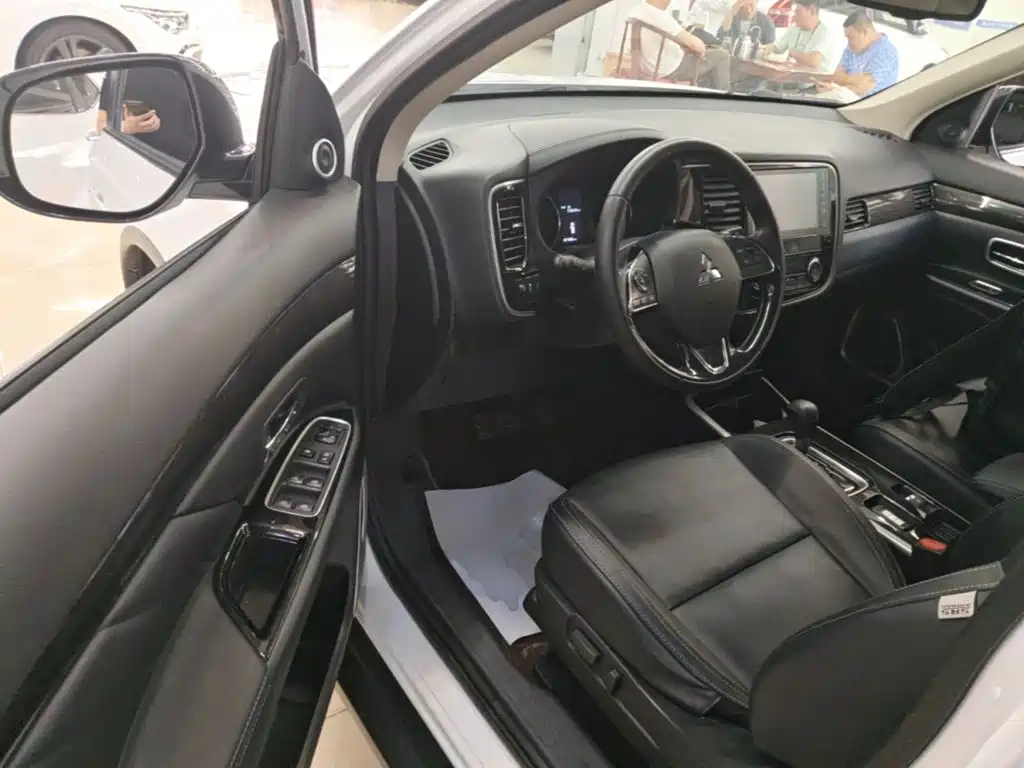 Mitsubishi Outlander — миниатюра 16