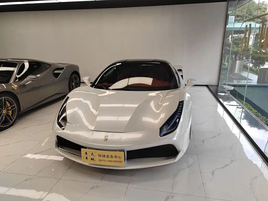 FERRARI 488