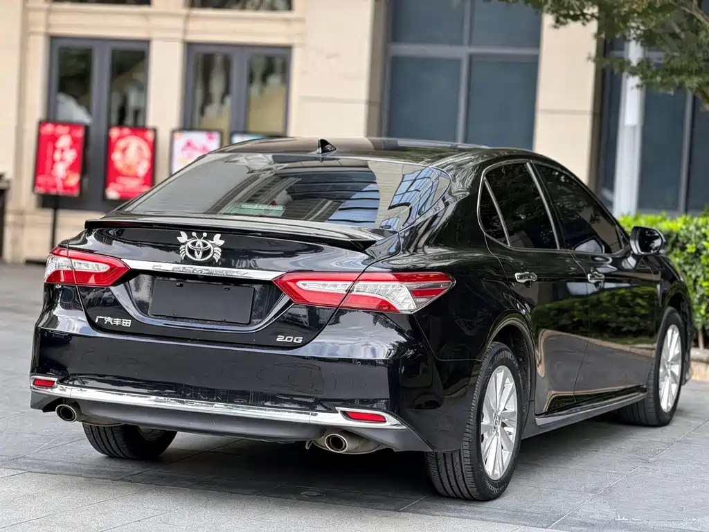 Toyota Camry — миниатюра 8