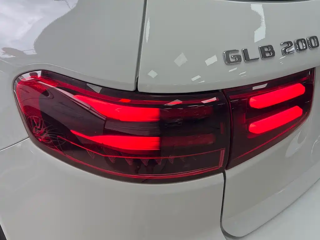 Mercedes-Benz GLB — миниатюра 9
