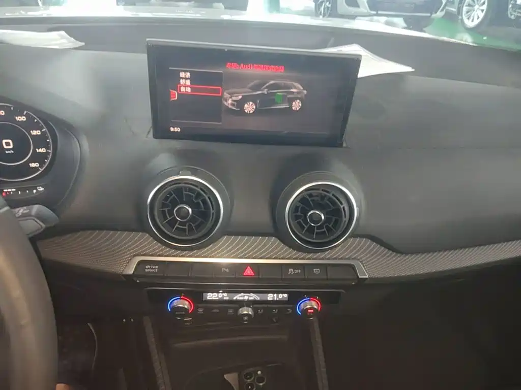 Audi Q2L e-tron — миниатюра 13