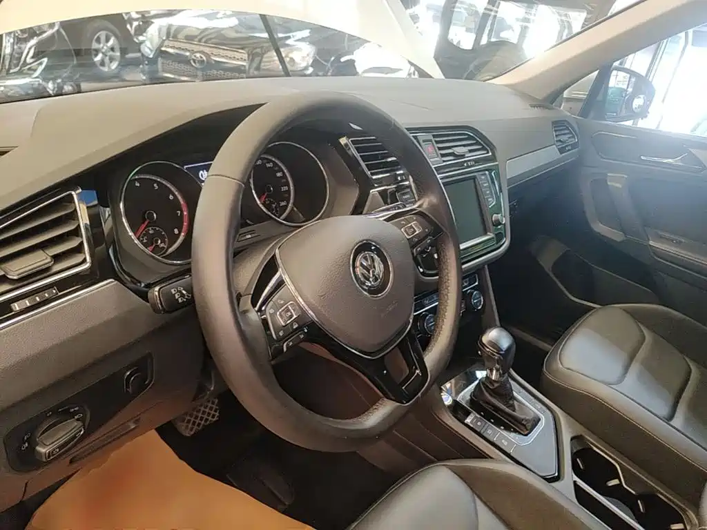 Volkswagen Tiguan L — миниатюра 11