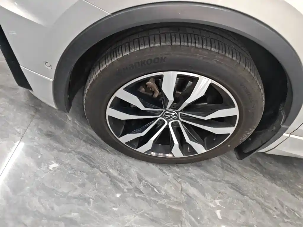 Volkswagen Tiguan L — миниатюра 23