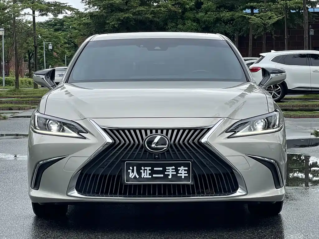 LEXUS  ES