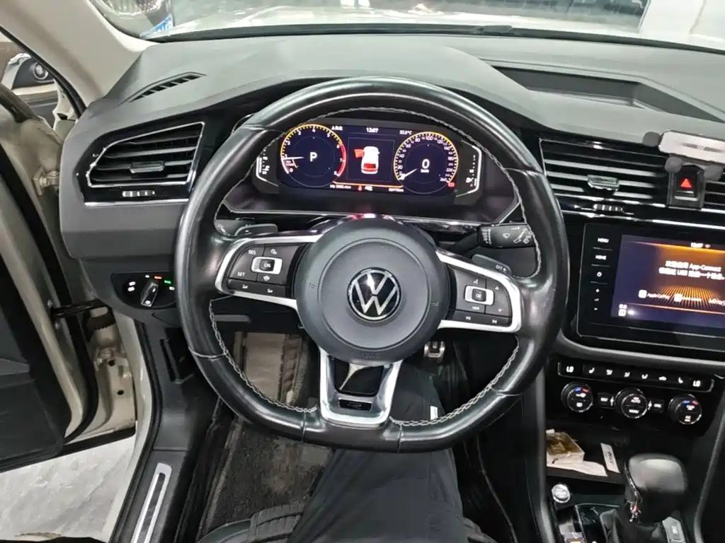Volkswagen Tiguan L — миниатюра 11