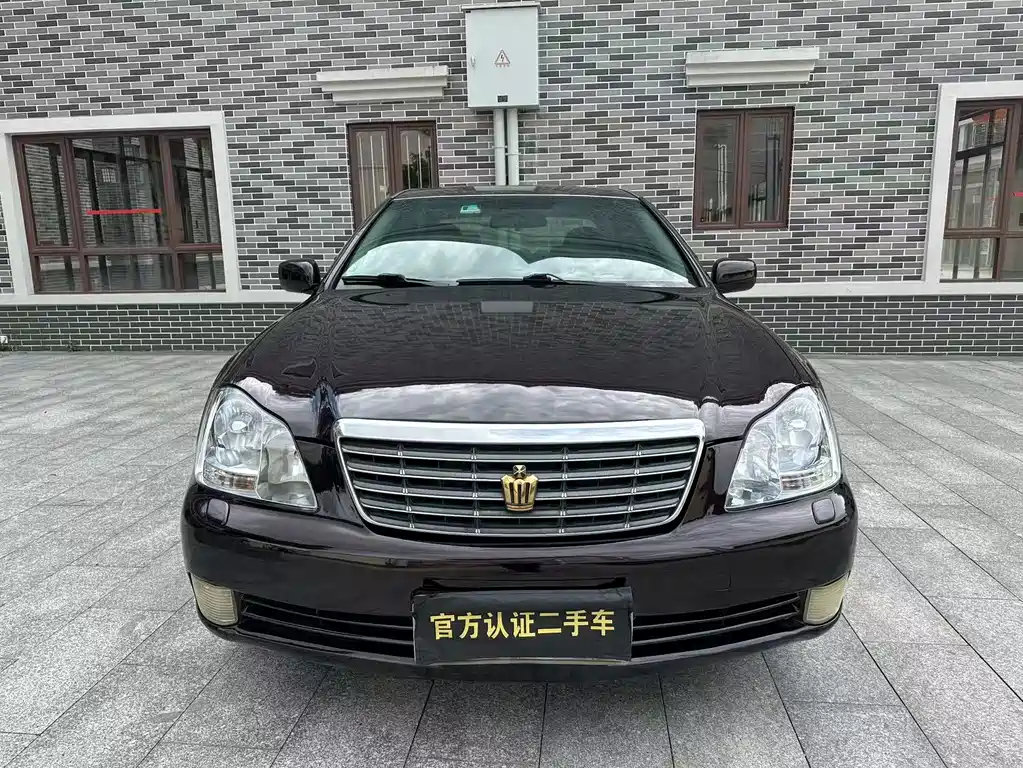 Toyota Crown — миниатюра 2