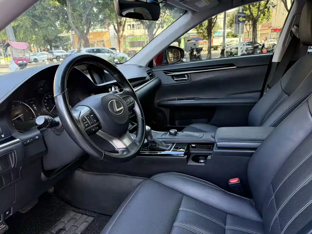 Lexus ES — миниатюра 11