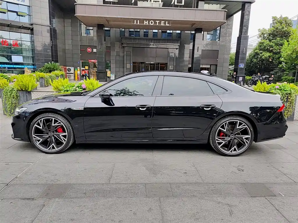 Audi A7L 2024 45 TFSI quattro