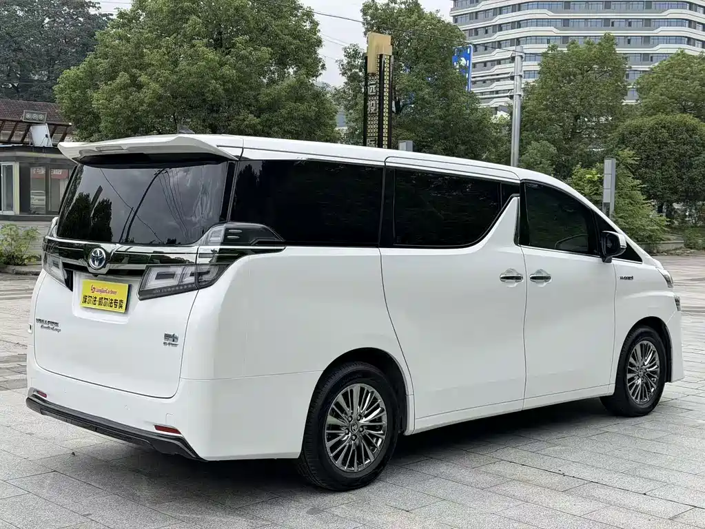 Toyota Vellfire — миниатюра 7