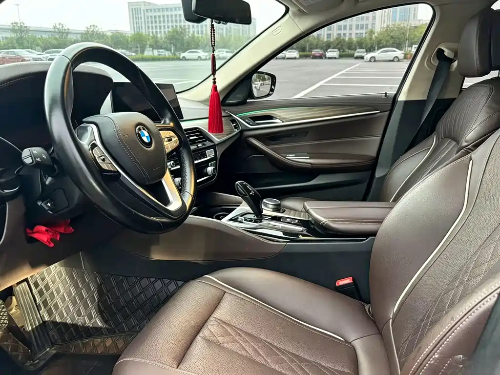 BMW 5 Series — миниатюра 4