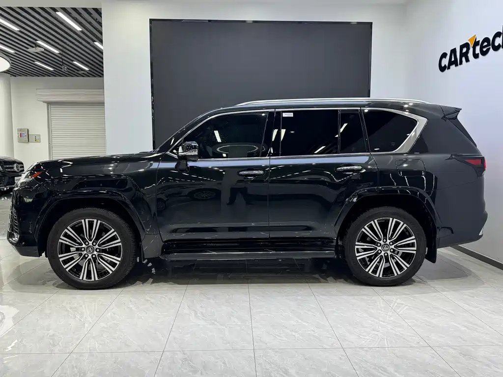 Lexus LX 700h Territory Edition, фото 6
