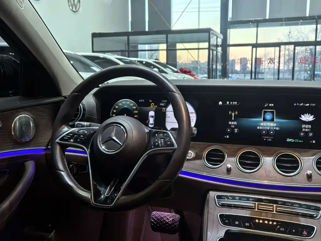 MERCEDES-BENZ E CLASS