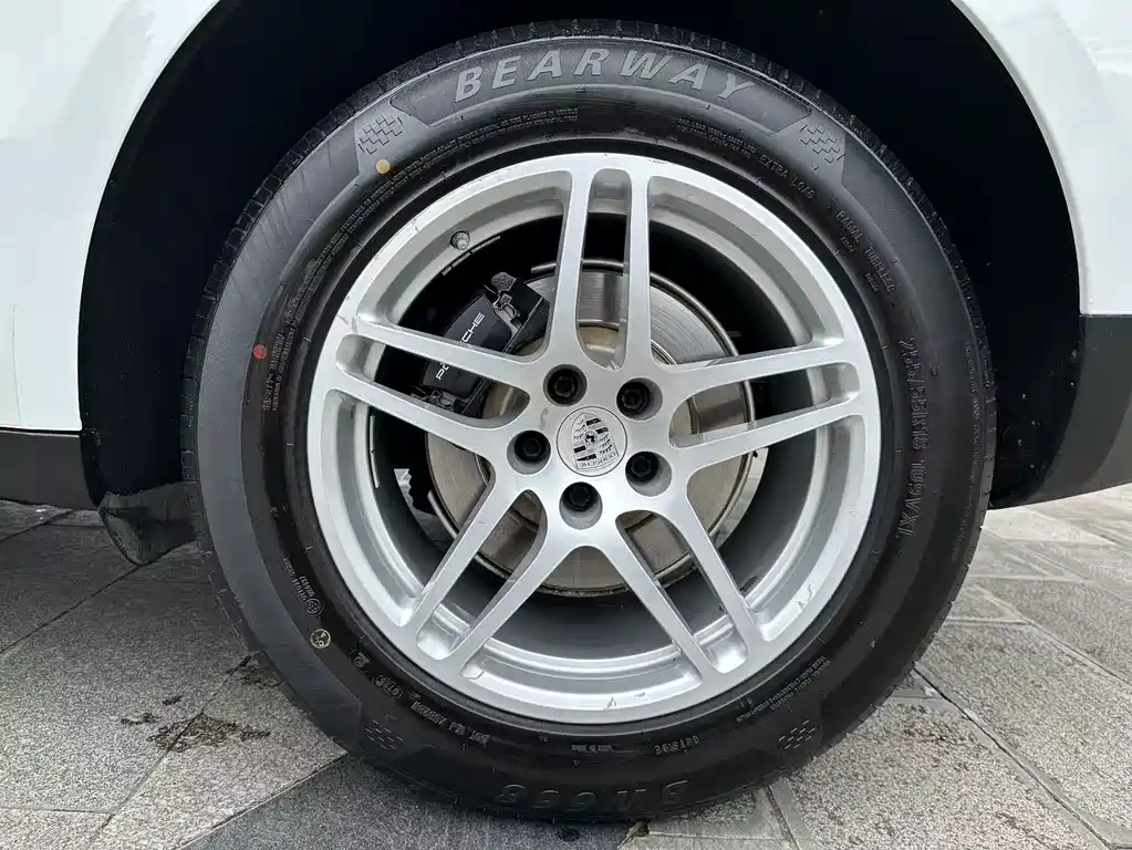 Porsche Macan — миниатюра 32