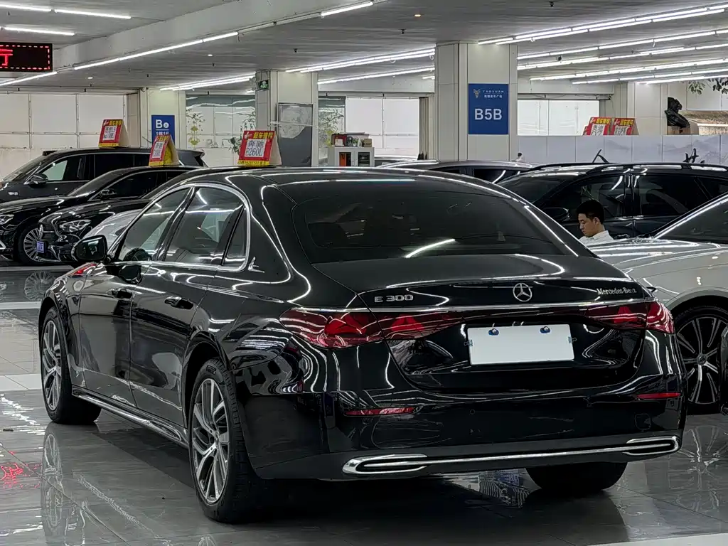 Mercedes-Benz E-Class — миниатюра 12