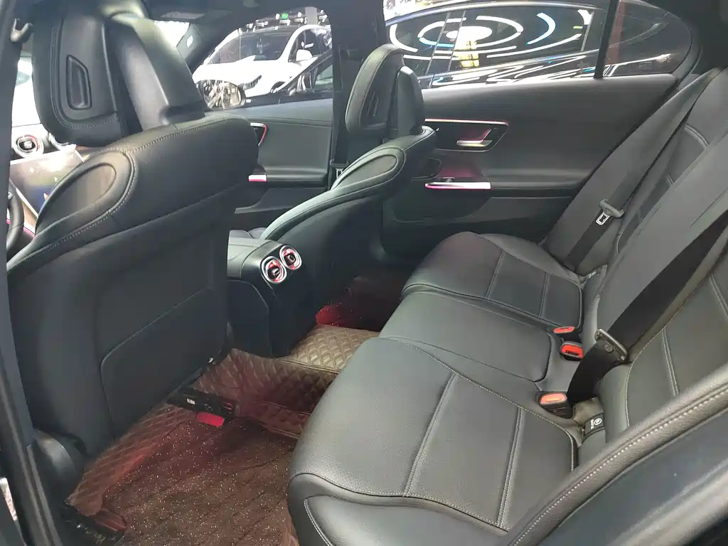 Mercedes-Benz C-Class — миниатюра 8