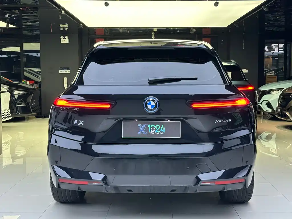 BMW IX