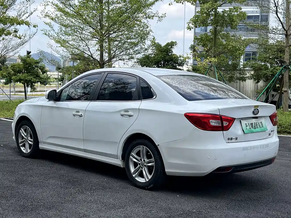 Bestune B30EV — миниатюра 6
