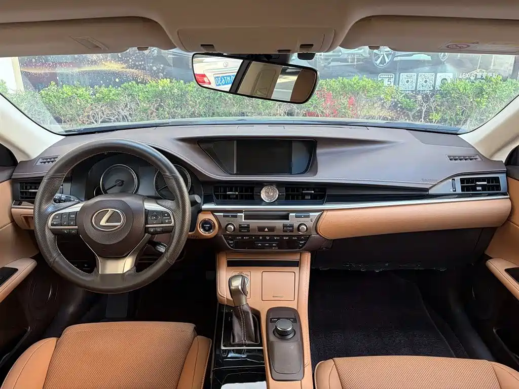 Lexus ES — миниатюра 13