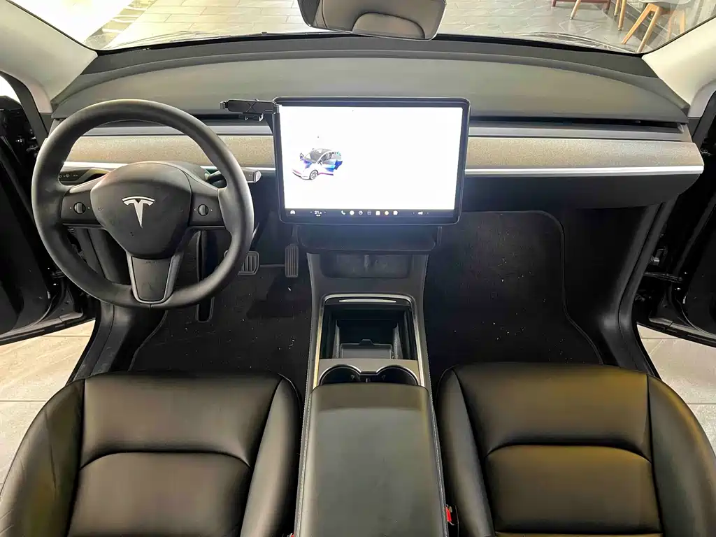 Tesla Model Y — миниатюра 4