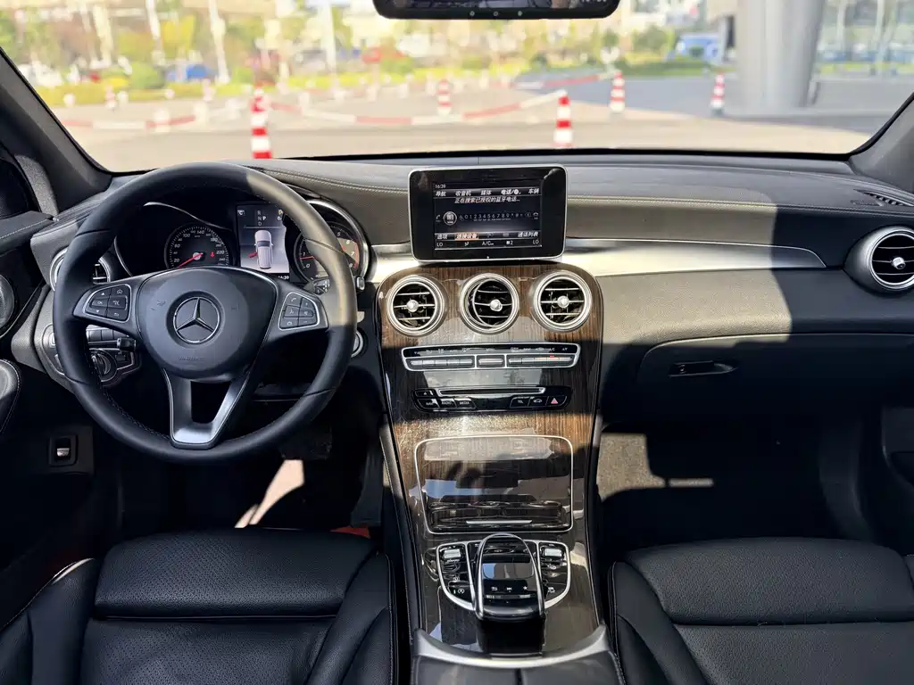 Mercedes-Benz GLC — миниатюра 12
