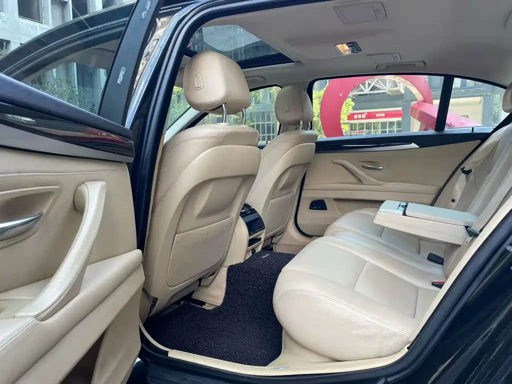 BMW 5 Series — миниатюра 9