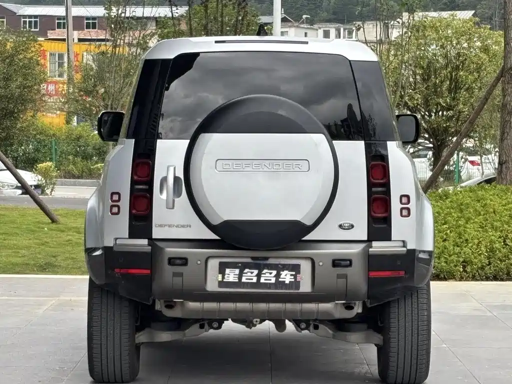 LAND ROVER DEFENDER