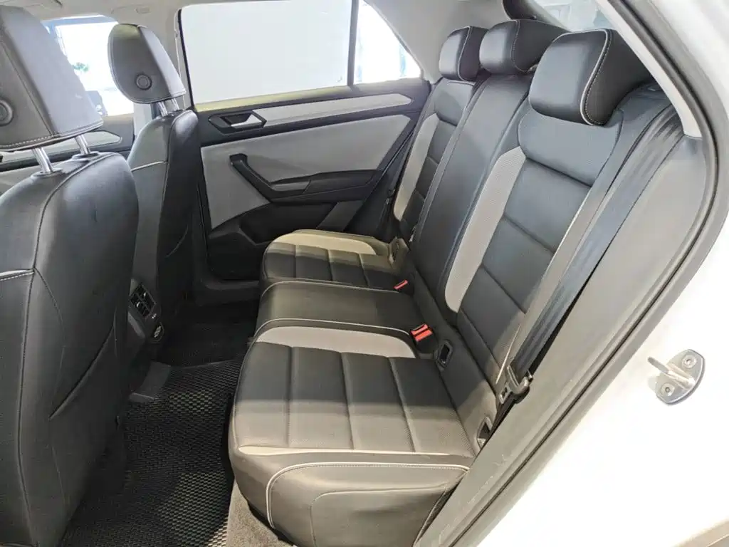 Volkswagen T-Roc — миниатюра 17